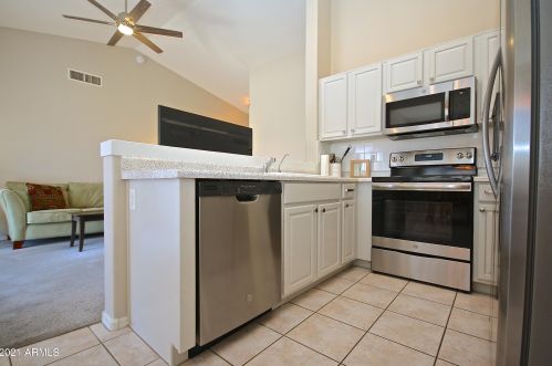 1717 Lindrick Dr, Chandler AZ 85249-5033 exterior