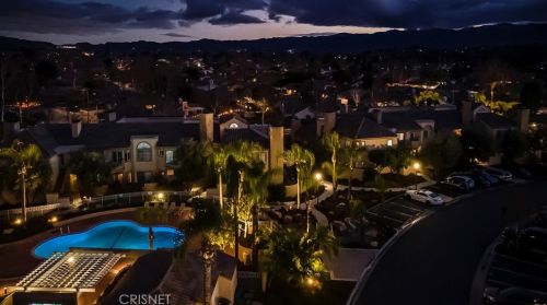 23605 Del Monte Dr, Santa Clarita CA  91355-3366 exterior
