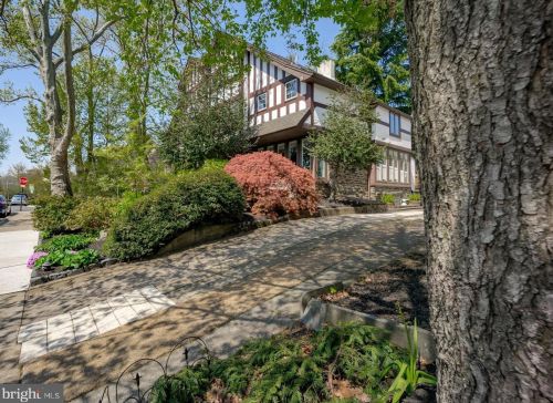 2003 Van Buren St, Wilmington, DE 19802-3807