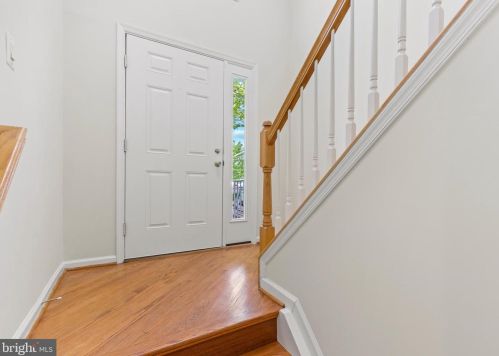 2476 Rolling Plains Dr, Herndon, VA 20171-4539