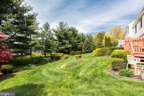 18 Townsend Ct, Lancaster PA  17603-6797 exterior