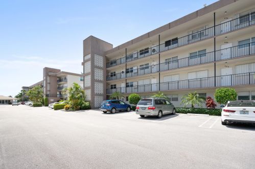 2012 Federal Hwy, Boynton Beach FL  33435-6963 exterior