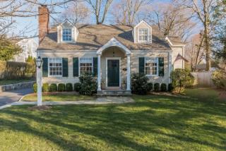 122 Hollow Tree Ridge Rd, Tokeneke, CT 06820-5039
