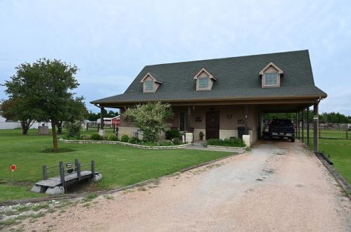 400 Lakeside Dr, Tioga, TX 76271-2560
