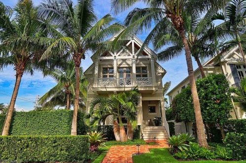 72 6th St, Naples FL  34102-0060 exterior