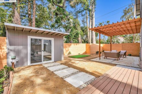 19525 Forest Ave, Hayward CA  94546-3519 exterior