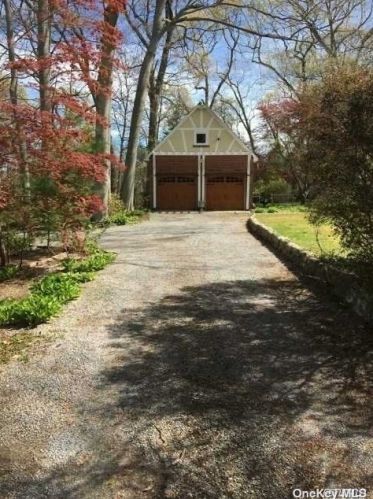 2 Greentree Ct, Northport NY  11768-2211 exterior