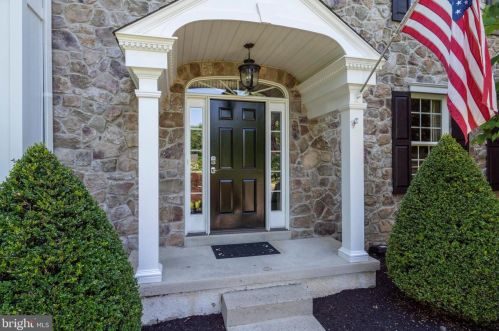 1025 Valley View Dr, Prospectville, PA 19002-1158