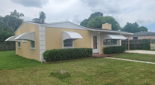 628 Putter Pl, West Palm Beach, FL 33409-6152
