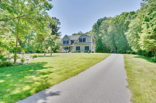 40 Chriswood Trce, Gales Ferry, CT 06339-1943