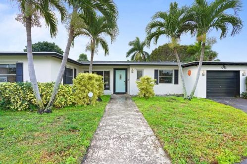 7448 Venetian Way, West Palm Beach, FL 33406-6841
