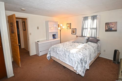 2090 Monroe Ave, North Bellmore NY  11710-1523 exterior