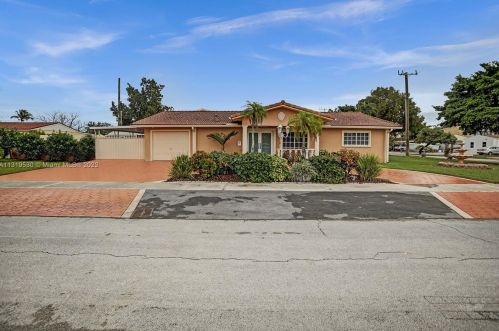 7215 15th Ave, Hialeah FL  33014-3805 exterior