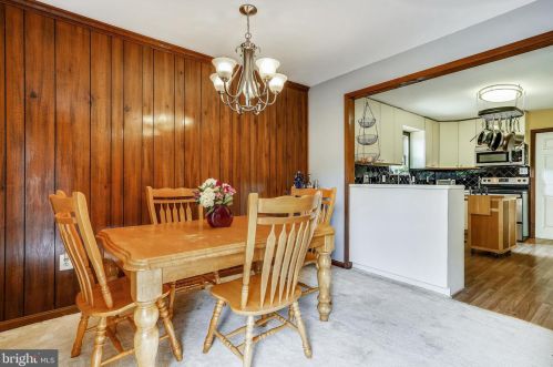 2402 Youngs Dr, Haymarket VA  20169-1532 exterior