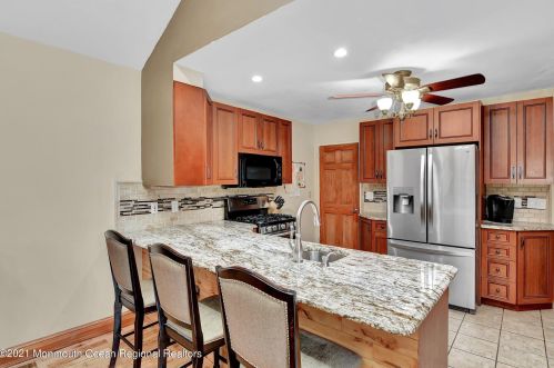 26 Northfield Ave, East Brunswick NJ  08816-3031 exterior