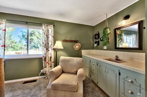 1084 Fairway Ave, South Lake Tahoe CA  96150-8401 exterior