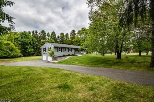 14 Jackie Dr, Hackettstown NJ  07840-5628 exterior