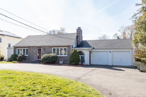 1560 Ridge Rd, North Haven, CT 06473-2936