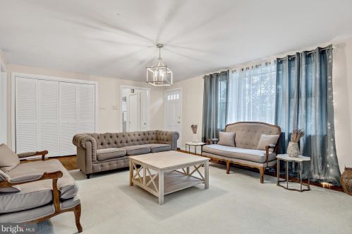 5001 Sunset Dr, Harrisburg PA  17112-2168 exterior