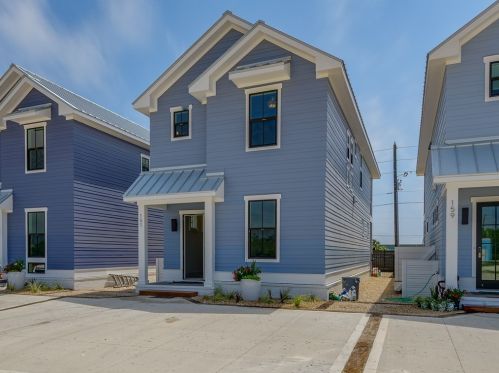 151 Gulf Beach Dr, Saint George Island, FL 32328-2810