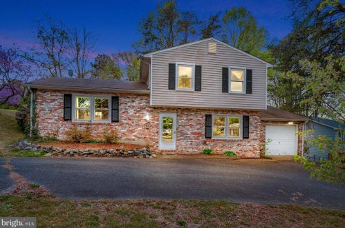 6010 Collier Dr, Fredericksburg, VA 22407-6406