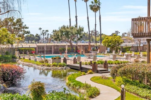 7209 Marina Pacifica Dr, Long Beach, CA 90803-3881
