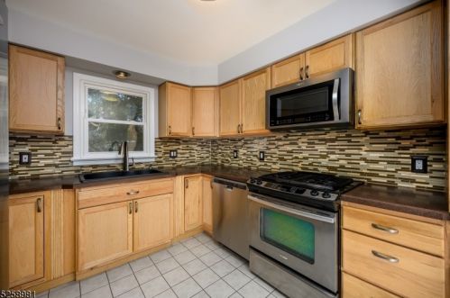 1601 Raritan Ave, Manville NJ  08835-2042 exterior