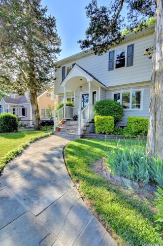 22 15th St, Huntington Station, NY 11746-2426