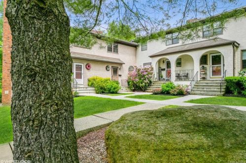132 Somerset Dr, Airmont, NY 10901-6904