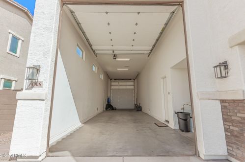 4009 79th Dr, Phoenix AZ  85043-3502 exterior