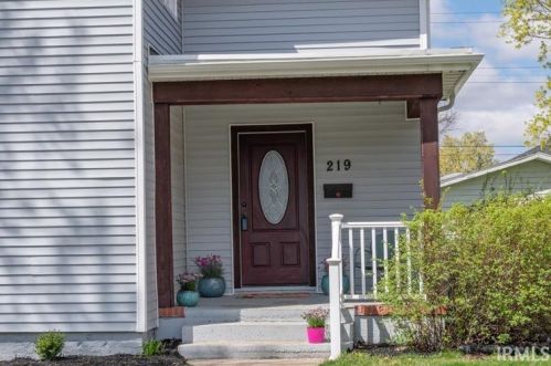 219 Baker St, Mishawaka, IN 46544-1703