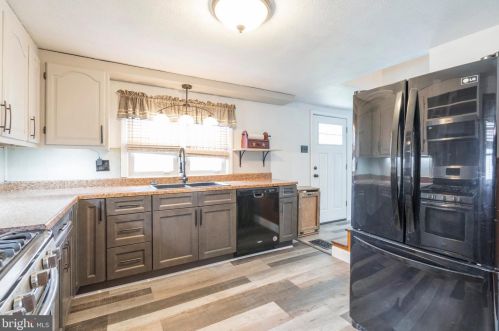 1733 Swamp Pike, Gilbertsville PA  19525-9704 exterior