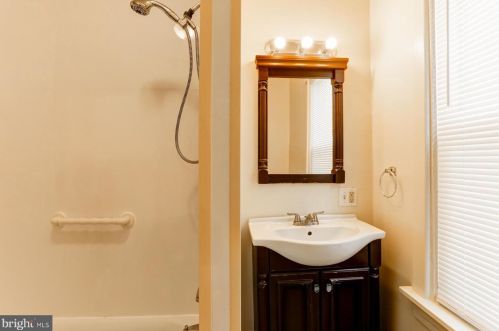 2346 Ellerslie St, Harrisburg PA 17104-2127 exterior