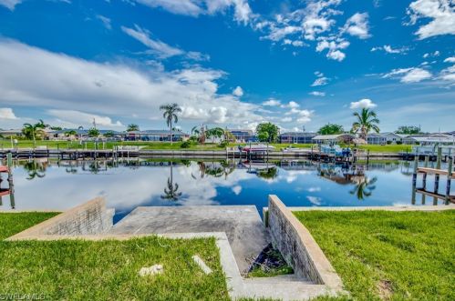 1401 36th Ter, Cape Coral, FL 33904-7183