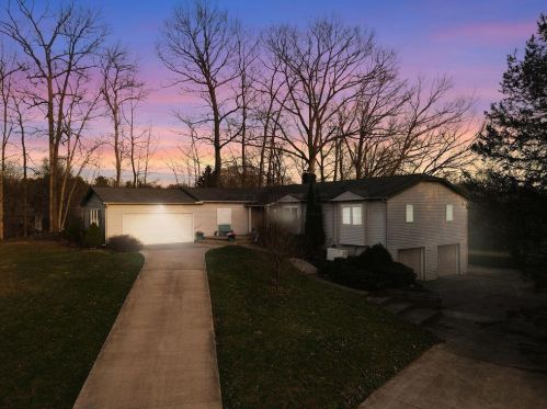 130 Apple Blossom Rd, Pataskala, OH 43062-7824