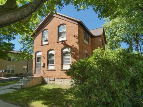 822 3rd St, Green Bay, WI 54304-2684