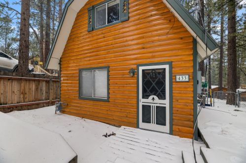 433 Sugarloaf Blvd, Big Bear City, CA 92314-9354