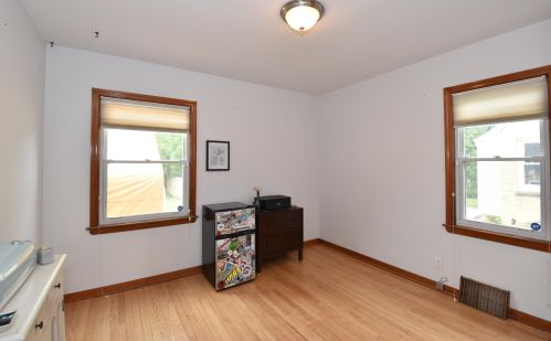 3817 87th St, Milwaukee WI  53222-2840 exterior