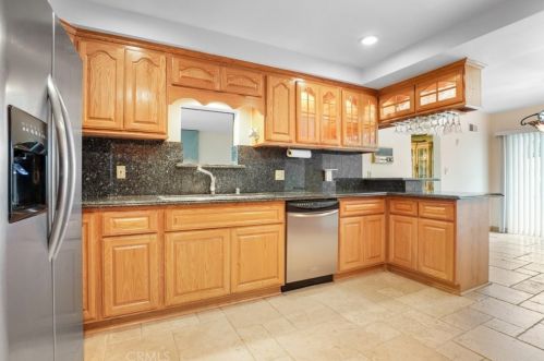 8411 Ives St, Paramount CA 90723-4441 exterior