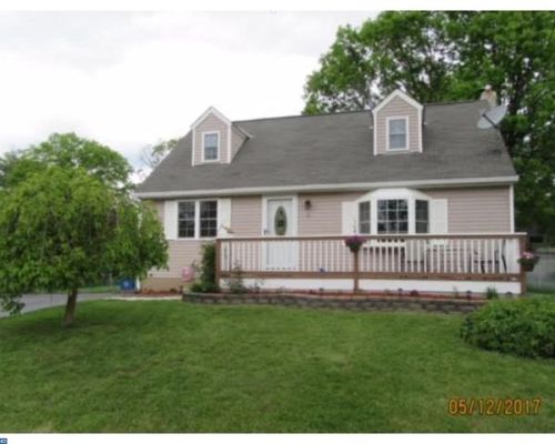 6 Carolina Ave, Yardley, PA 19067-7517