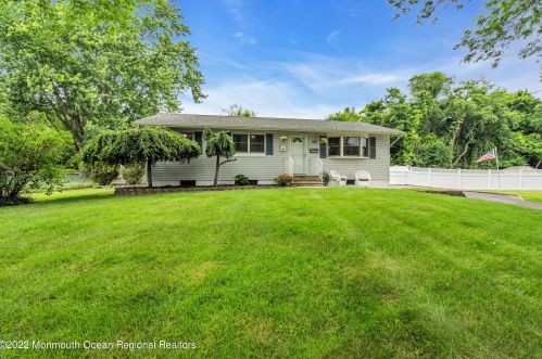 10 Trinity Pl, Jackson Twp NJ  08527-1822 exterior