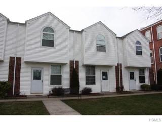 8 Village Ml, Haverstraw, NY 10927-1061