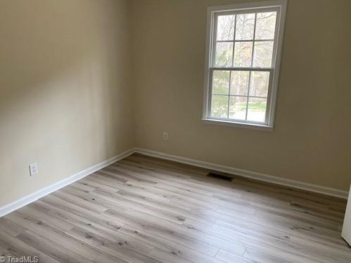 2109 Glenside Dr, Greensboro NC  27405-1611 exterior