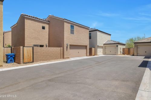 3907 79th Dr, Phoenix AZ  85043 exterior