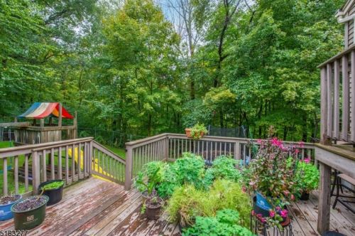 10 Yuma Ln, Skyline Lakes, NJ 07456-1225