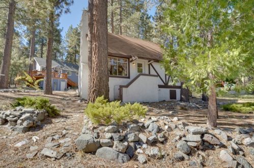 6204 Cardinal Rd, Wrightwood, CA