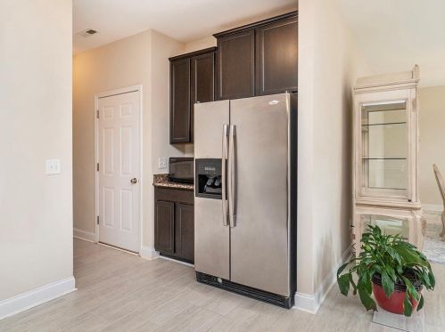 107 Vw Dr, Burlington NC  27215-4694 exterior