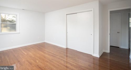 4 Locust Ave, Columbus NJ  08022-9504 exterior