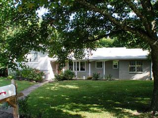 1590 Overcrest St, Fayetteville, AR 72703-3023
