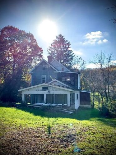 235 Spring Valley Rd, Jeannette, PA 15644-1210